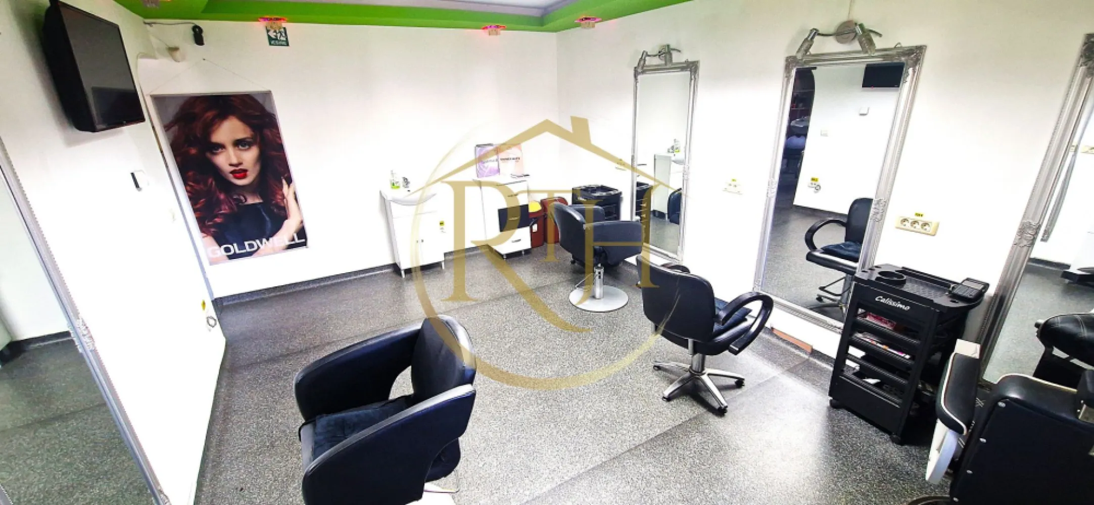 Oferim spre vanzare afacere la cheie,salon infrumusetare si masaj - :

💎 AFACERE LA CHEIE – SALON DE ÎNFRUMUSEȚARE COMPLET MOBILAT ȘI FUNCȚIONAL

📍 ZONA DE NORD – LOCAȚIE PREMIUM CU POTENȚIAL RIDICAT

✅ COMISION 0% pentru cumpărător – Cumpără direct, fără costuri suplimentare!
✅ Investiție solidă cu recuperare în 7–8 ani

Un salon de înfrumusețare modern, complet operațional, cu chiriași activi și venit pasiv imediat – o oportunitate perfectă pentru investitori sau antreprenori care doresc să preia o afacere funcțională, într-o zonă cu cerere ridicată și vizibilitate excelentă.

🧭 COMPARTIMENTARE EFICIENTĂ ȘI FUNCȚIONALĂ

4 camere dedicate pentru servicii de coafură, frizerie, cosmetică, masaj, manichiură/pedichiură
Zonă separată cu 2 spălătoare profesionale
2 băi complet utilate
Recepție + zonă de așteptare
Toate spațiile sunt amenajate cu grijă pentru a permite desfășurarea simultană a mai multor activități, în cele mai bune condiții.

🧰 DOTĂRI PREMIUM – INCLUSE ÎN PREȚ
🔧 Salonul se vinde complet mobilat și utilat, exact cum funcționează azi:

4 posturi de coafură
2 posturi de frizerie
3 posturi de manichiură/pedichiură
Cameră pentru cosmetică și masaj
2 spălătoare profesionale
2 aparate de aer condiționat
Mobilier complet (scaune, oglinzi, mese, recepție, dulapuri etc.)

🧼 Finisaje și infrastructură de top:

Pardoseală Tarkett – antibacteriană, ignifugă
Iluminat LED eficient energetic
Curent trifazic – perfect pentru echipamente profesionale
Pereti lavabili, finisaje conforme normelor de igienă

💼 O INVESTIȚIE CU RENTABILITATE SIGURĂ
✔️ Salonul este închiriat integral – ai chiriași stabili și venituri din prima lună
✔️ Investiția de 230.000 € se recuperează în 7–8 ani
✔️ Posibilitate de ajustare a chiriilor în funcție de piață
✔️ Fără costuri suplimentare – afacerea este complet funcțională
✔️ Locație cu cerere constantă pentru servicii de beauty

📍 LOCAȚIE STRATEGICĂ – ZONA DE NORD
🔹 Una dintre cele mai active și în dezvoltare zone comerciale ale orașului
🔹 Acces facil la transport, clienți din centre rezidențiale și de birouri
🔹 Vad pietonal permanent
🔹 Clienți fideli, cu venituri peste medie
🔹 Poziționare ideală pentru servicii de înfrumusețare și wellness

🎯 POTRIVIT PENTRU:
✅ Investitori în căutare de venituri pasive cu risc scăzut
✅ Antreprenori care vor o afacere complet echipată
✅ Specialiști în beauty care vor să preia un spațiu premium
✅ Francize sau branduri care doresc o locație consacrată

Pret: 230000 euro -usor negociabil

📞 CONTACT & VIZIONARE
📲 Pentru mai multe detalii sau pentru a programa o vizionare, contactează-ne!
🗂️ Situația financiară și a contractelor de închiriere se oferă la cerere.

🔷 Această proprietate este reprezentată de RealTimHouse.ro
Un pas spre un loc doar al tău!