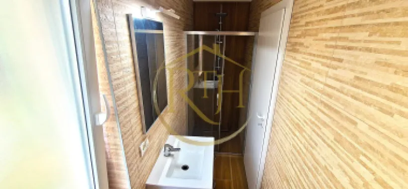 Apartament (SAD) de închiriat–ideal pentru activități comerciale sau locuință.
