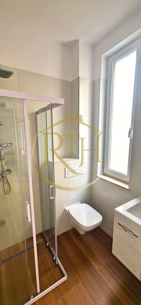 Apartament (SAD) de închiriat–ideal pentru activități comerciale sau locuință.