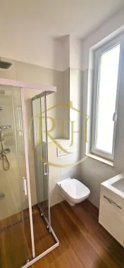 Apartament (SAD) de închiriat–ideal pentru activități comerciale sau locuință.