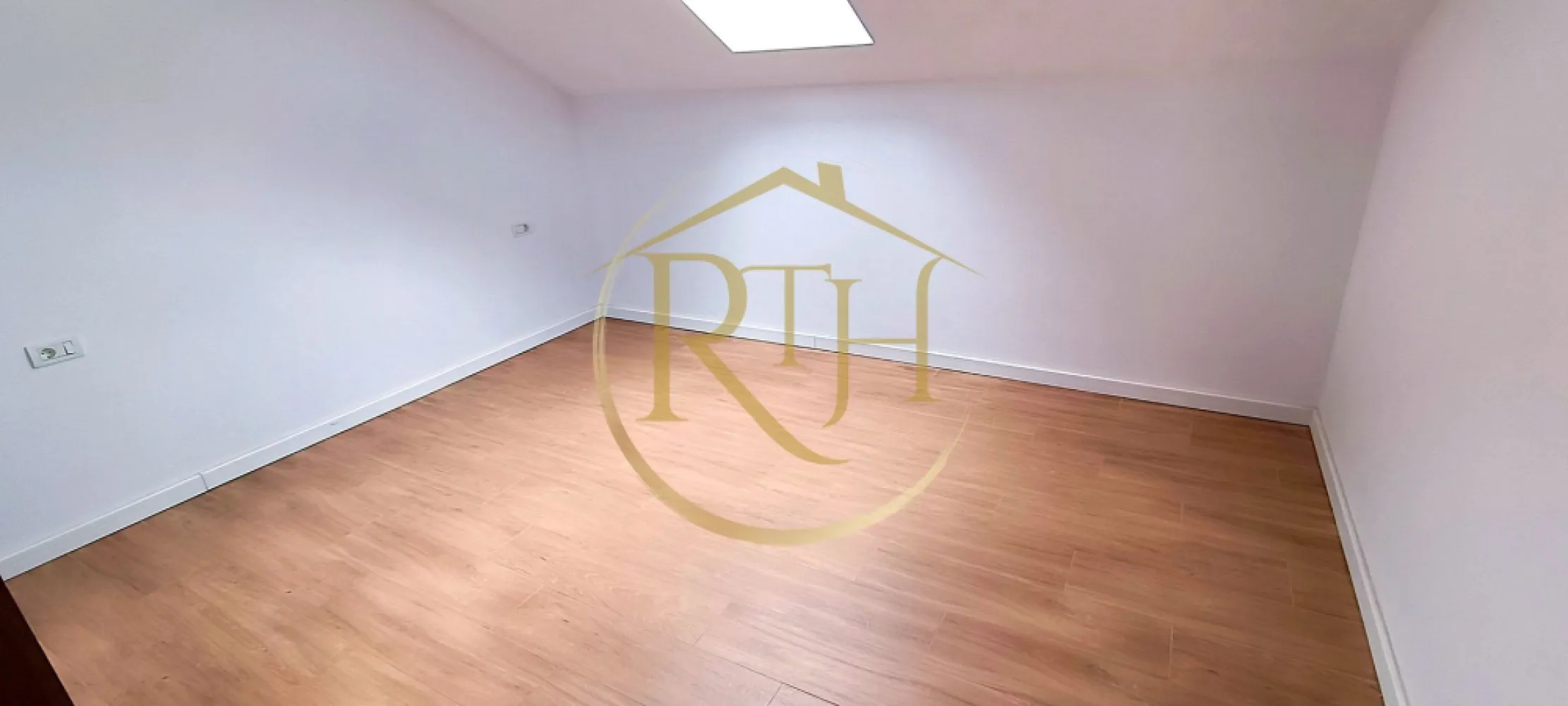Apartament de închiriat (SAD) – ideal pentru locuință sau activități comerciale