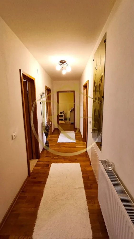 Vand vila 5 camere construita cu materiale premium in Giroc, pret 185000 euro