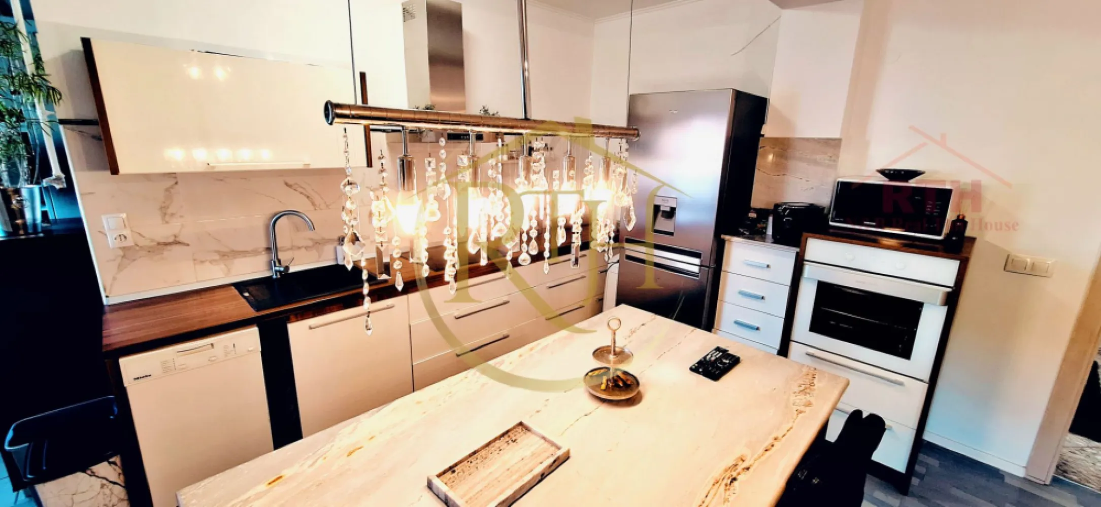 Oferim spre vanzare, proprietate deosebita, 7 camere, zona Modern