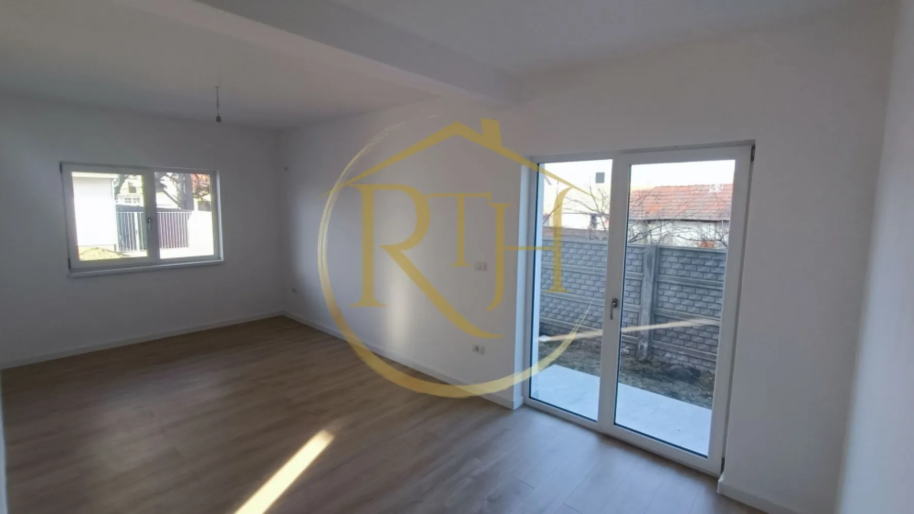 Apartamente noi cu 2 camere plus curte privata de 32 mp, Giroc, comision ,,0''
