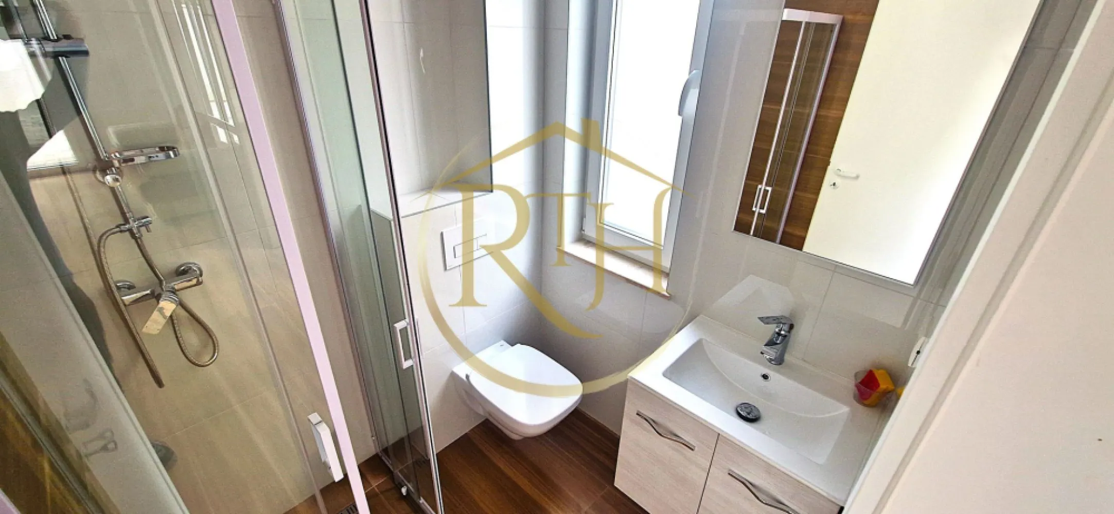Apartament SAD de închiriat într-un triplex – locuință sau diverse activități