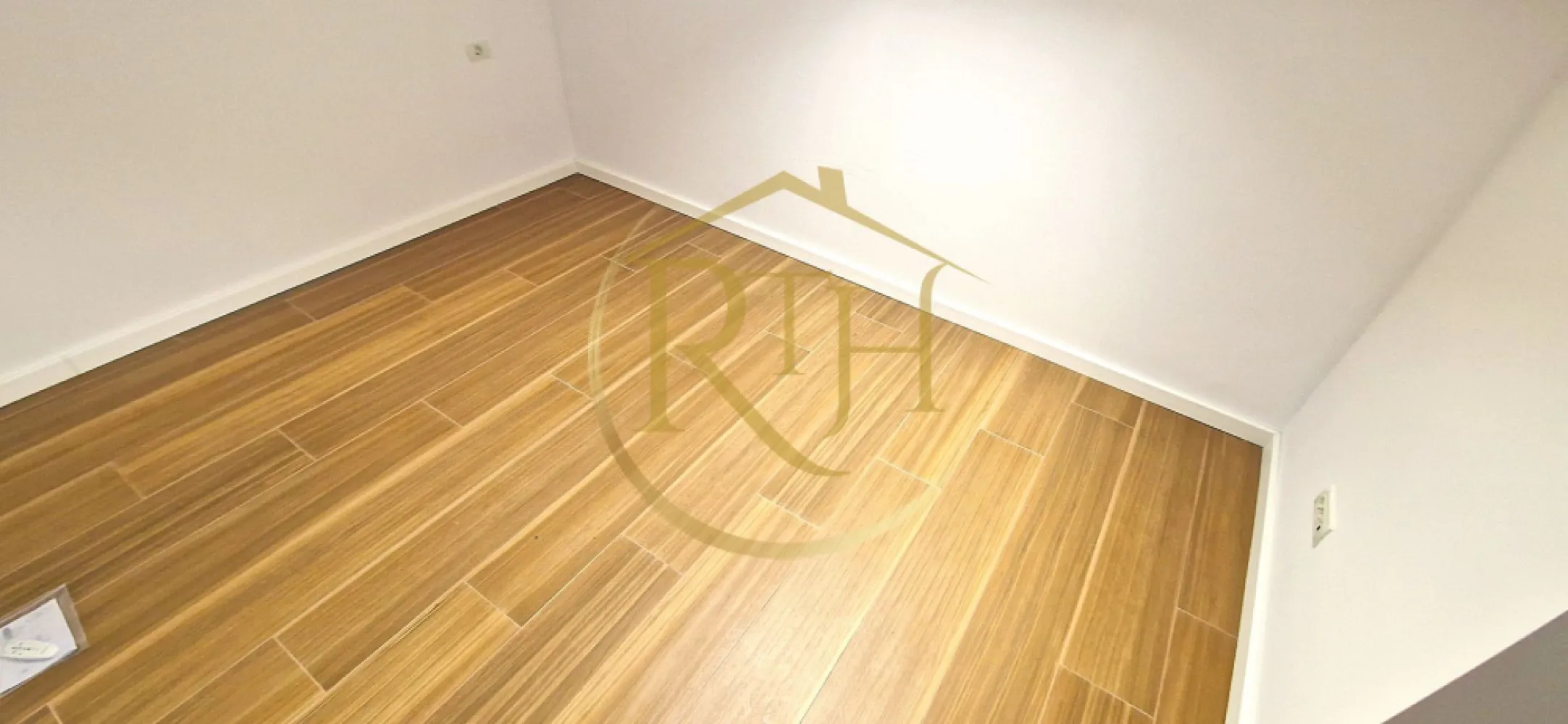Apartament SAD de închiriat într-un triplex – locuință sau diverse activități