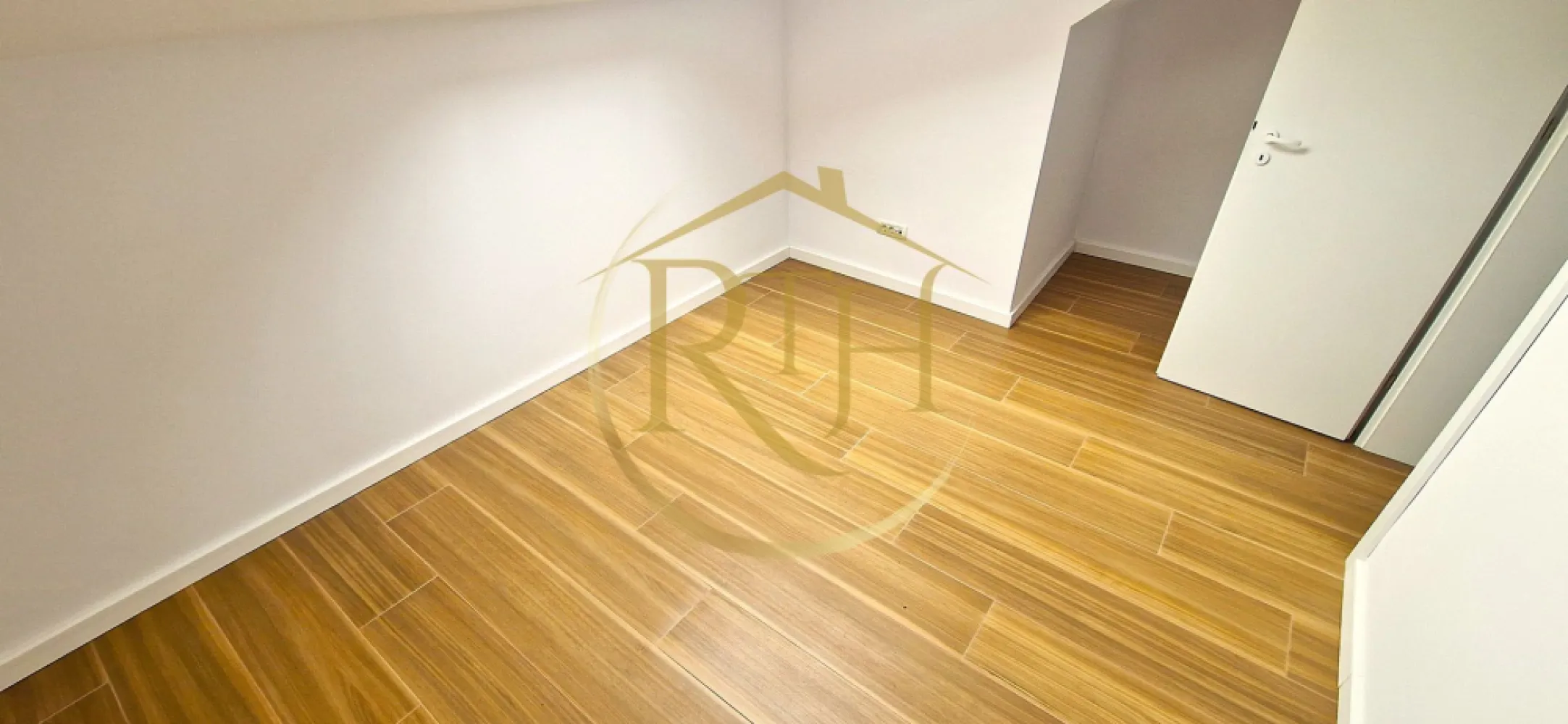 Apartament SAD de închiriat într-un triplex – locuință sau diverse activități