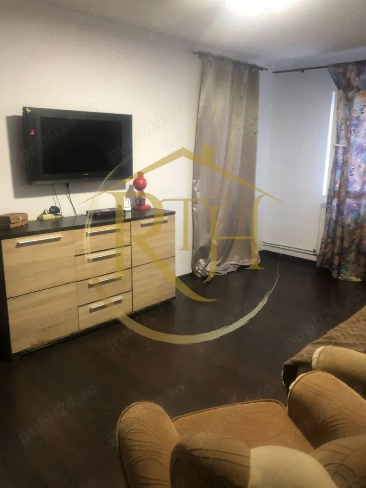 Apartament cu 3 camere de inchiriat zona Martirilor-Judetean - Apartamentul este bine întreținut și se închiriază exact așa cum se vede în poze complet mobilat si utilat.

Ușile și feroneria sunt de calitate, iar finisajele sunt moderne și bine realizate.

Imobilul beneficiază de izolație termică, ceea ce asigură costuri reduse de întreținere pe timpul iernii și vară.

Datorită poziției excelente, aveți acces rapid la transportul public (autobuze și firobuze), iar în zonă se află numeroase facilități, inclusiv supermarketuri, farmacii, restaurante și bănci.

Zona și vecinătățile:

Zona Calea Martirilor este foarte bine conectată la alte cartiere din oraș, fiind situată în apropierea unor artere principale, ceea ce facilitează deplasările rapide.

LIDL și Kaufland sunt la câteva minute distanță, iar în apropiere există mai multe magazine alimentare și non-alimentare, ceea ce face viața cotidiană mult mai comodă.

Confort și siguranță:

Apartamentul beneficiază de centrală proprie pe gaz și aer condiționat, asigurând confort pe tot parcursul anului.

Blocul este bine întreținut și curățenia în scara blocului este asigurată.

Termeni și condiții de închiriere:
Nu se accepta fumatori si animale 
Se inchiriaza pe termen lung
Pret: 380 euro/luna chirie,760 garantie,plus comision agentie.

Proprietate repezentata de RealTimHouse.ro . Un pas spre un loc doar al tau !