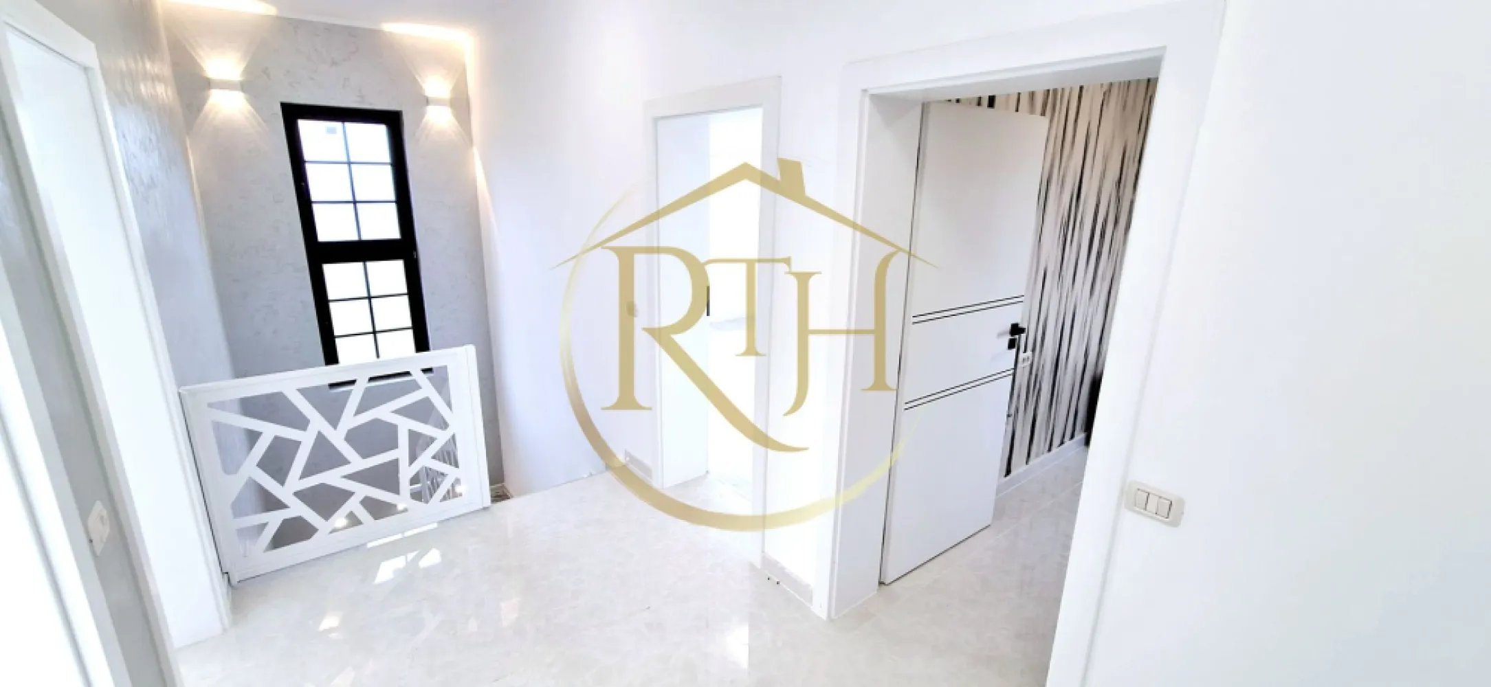Oferim spre vanzare casa deosebita, cu 5 camere, Giroc, zona Centrala