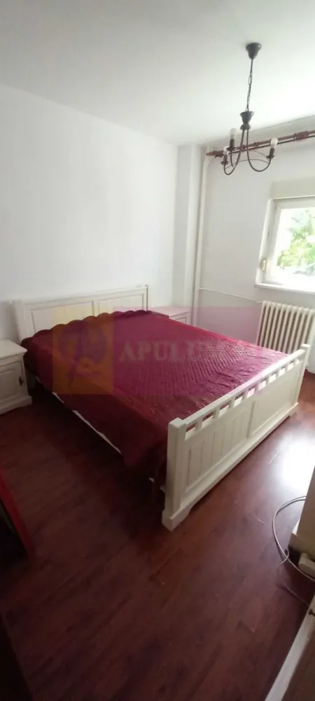 2 camere, , Campia Libertatii, Parklake, Dristor - Agentia Imobiliara Apulum 94, va propune spre vanzare
Apartament 2 camere, decomandat, intr-un bloc din 1988, 
Blocul este anvelopat
Apartamentul este bine compartimentat, cu spatii de depozitare, zugravit luna aceasta, toate ferestrele sunt in spatele blocului (linistea asigurata), mobilat, aer conditionat, masina de spalat, frigider, televizor