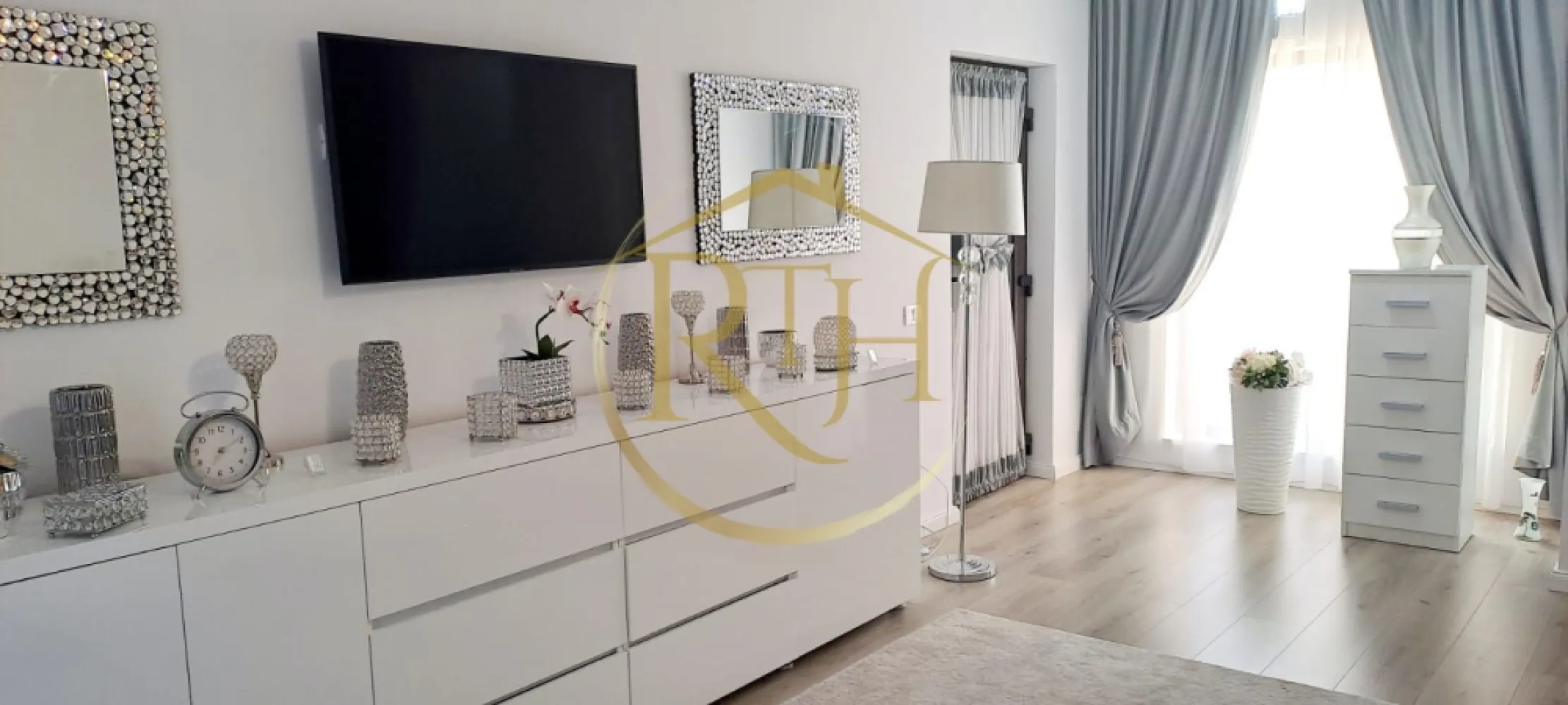 Vând casă vila cu 5 camere,in Giroc ,materiale premium,comision ,0'