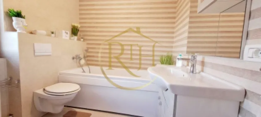 Vând casă vila cu 5 camere,in Giroc ,materiale premium,comision ,0'
