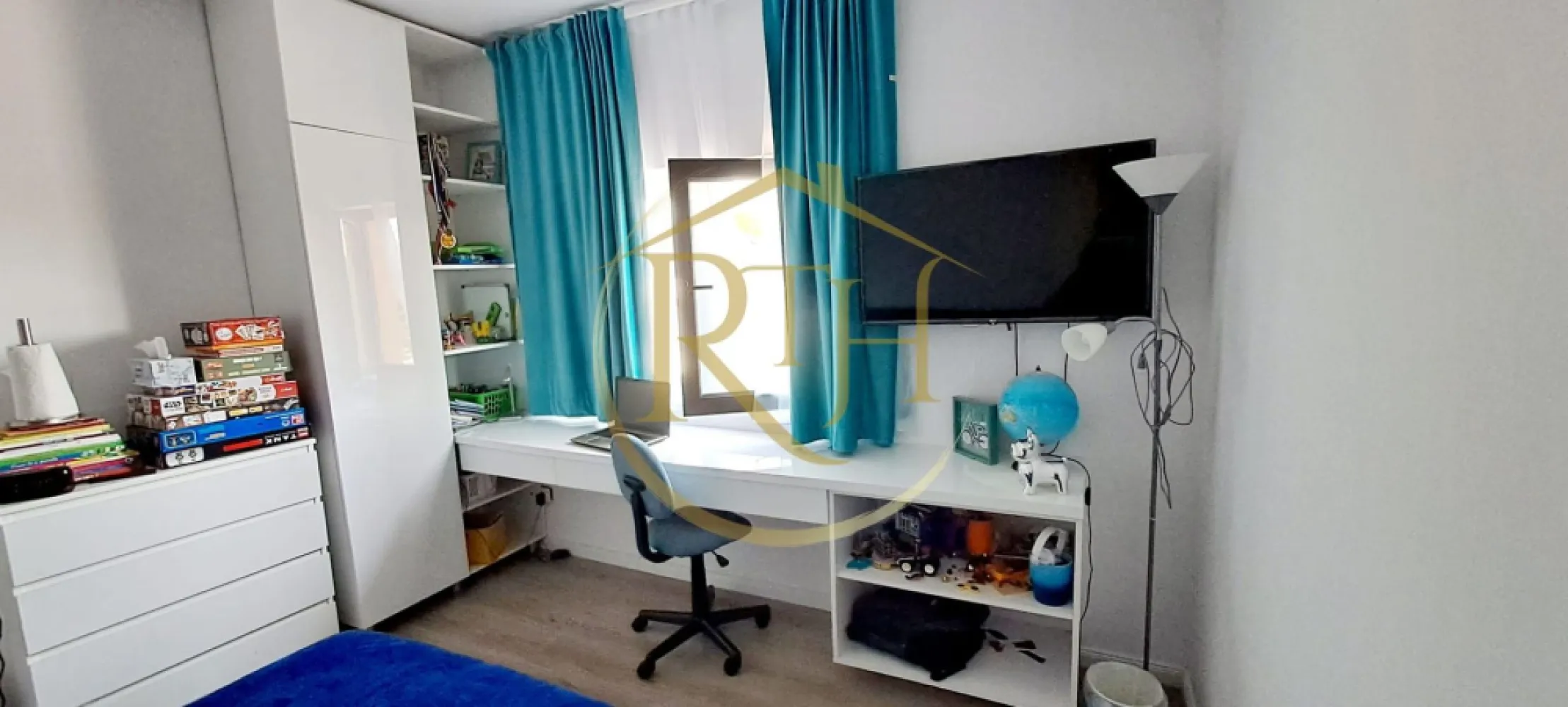 Vând casă vila cu 5 camere,in Giroc ,materiale premium,comision ,0'