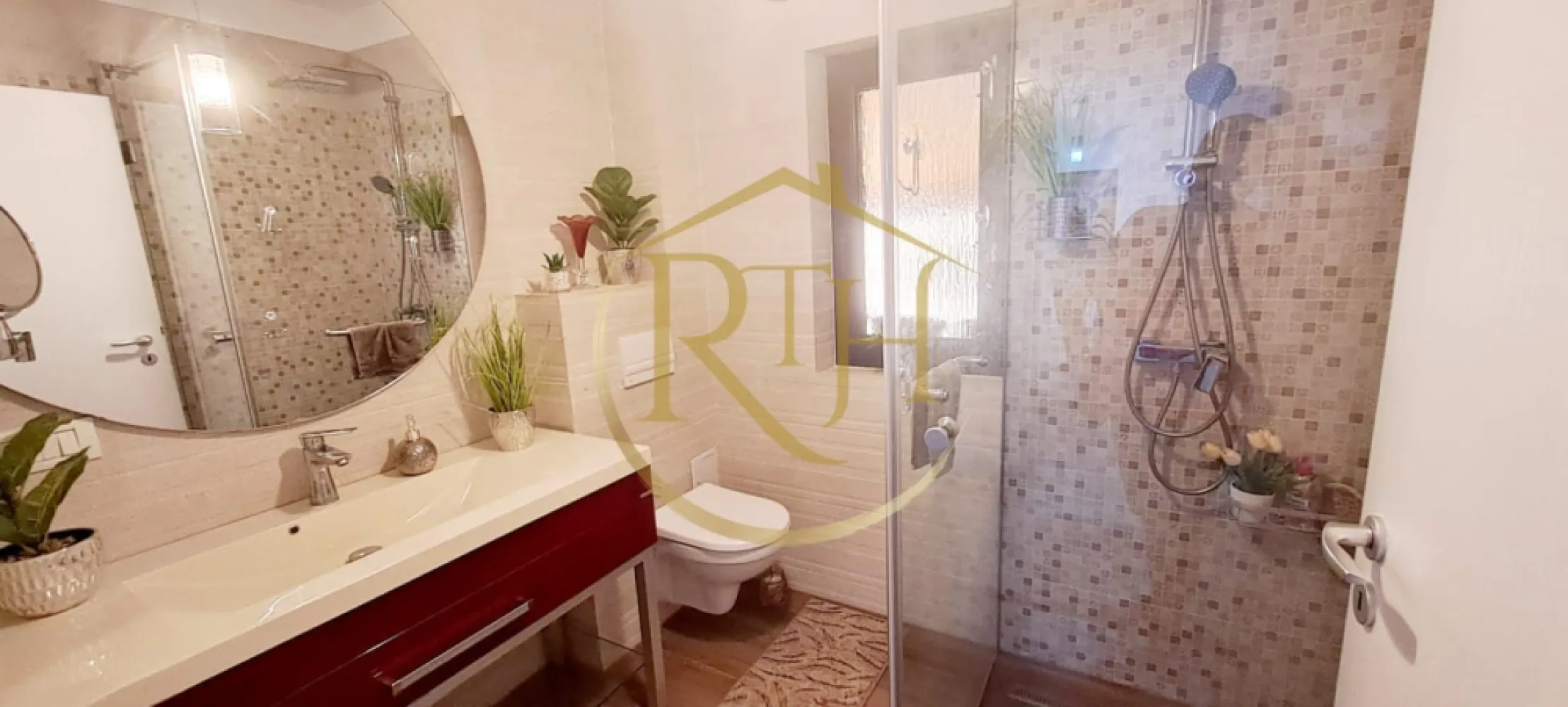 Vând casă vila cu 5 camere,in Giroc ,materiale premium,comision ,0'