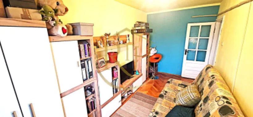 Vand apartament cu 4 camere in zona spitalul judetean,comision ,,0''