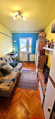Vand apartament cu 4 camere in zona spitalul judetean,comision ,,0''