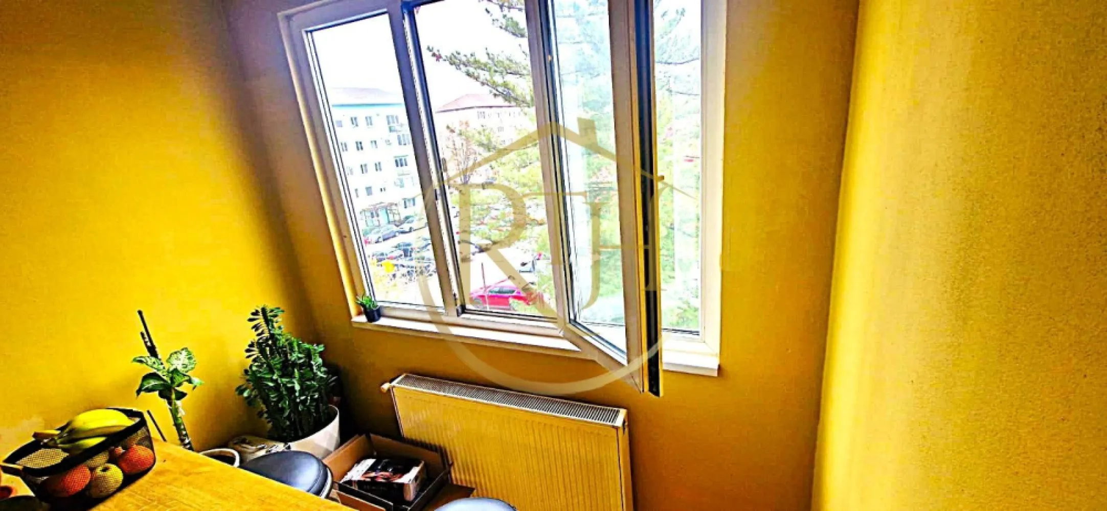 Vand apartament cu 4 camere in zona spitalul judetean,comision ,,0''