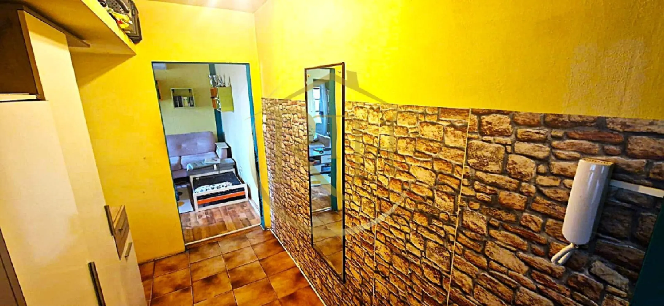 Vand apartament cu 4 camere in zona spitalul judetean,comision ,,0''