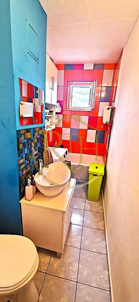 Vand apartament cu 4 camere in zona spitalul judetean,comision ,,0''