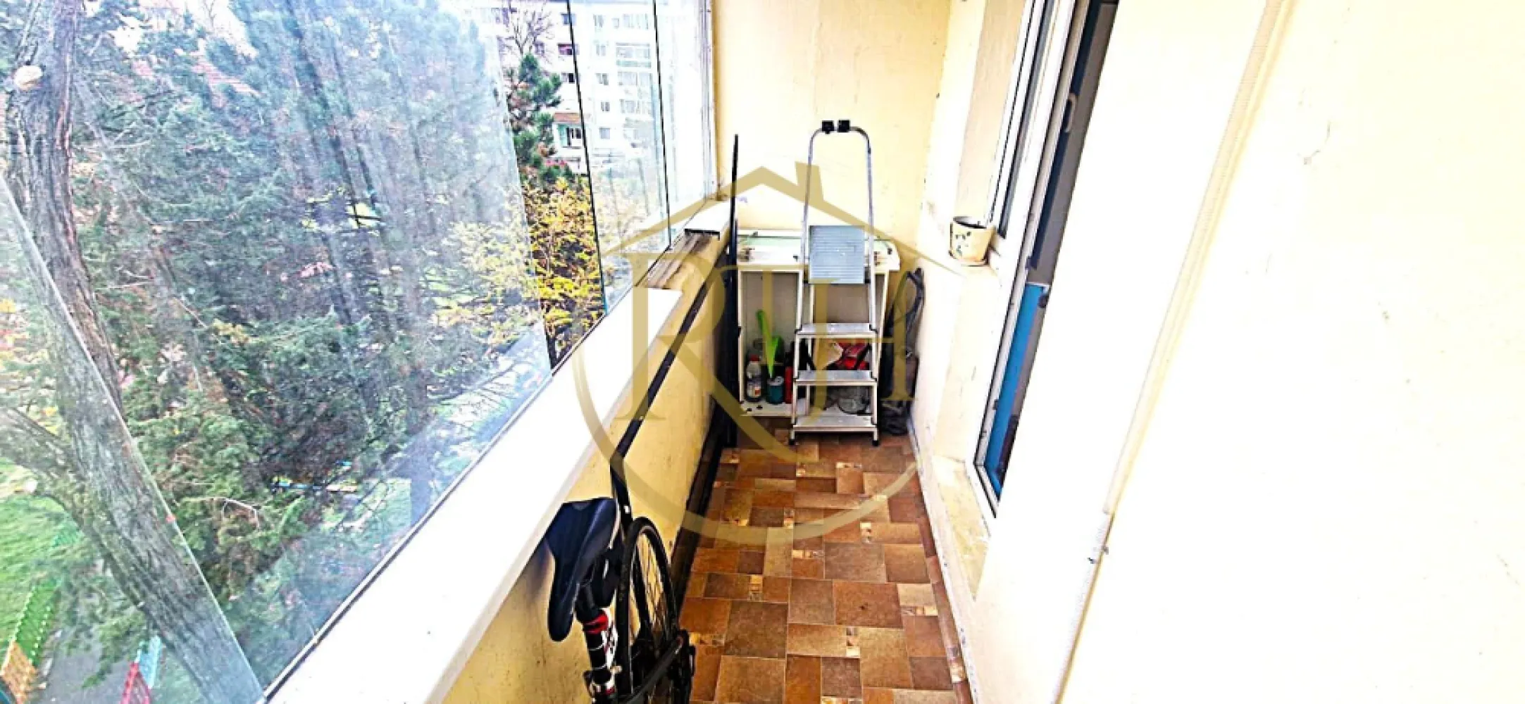 Vand apartament cu 4 camere in zona spitalul judetean,comision ,,0''