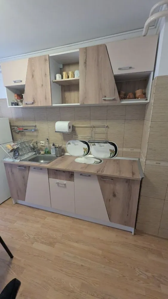 De inchiriat apartament cu 3 camere, Mazepa 1 la BR-uri, etaj 1, 550 euro - Se ofera spre închiriere un apartament spațios cu 3 camere, situat în zona Mazepa 1, la BR-uri, una dintre cele mai căutate și apreciate zone ale orașului.
Locuința este amplasată la etajul 1 din 10, într-un bloc prevăzut cu lift, și beneficiază de o suprafață generoasă, ideală pentru o familie sau pentru persoane care își doresc confort și spațiu.
Apartamentul dispune de:
- 3 camere luminoase și bine compartimentate
- 2 băi
- Lift
- Etaj 1/10
- Suprafață generoasă
- Zonă excelentă, aproape de magazine, școli, transport și faleza Dunării.
Un apartament confortabil, într-o locație excelentă, gata să devină acasă pentru noii chiriași!
Preț: 550 euro/lună
Garantie returnabila 550 euro.
Se percepe comision de tranzactionare.
Pentru mai multe detalii sau pentru programarea unei vizionări, vă rog să mă contactați 0746.252.252 Liliana Ene, Agentia Mag Invest.