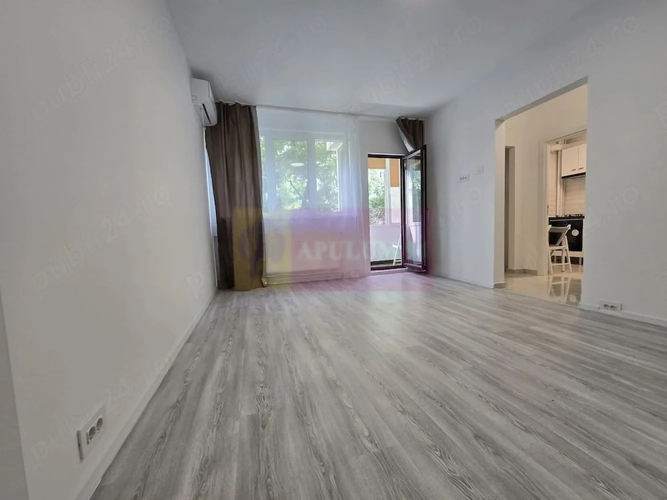 Apartament 2 camere , mobilat - Bd. Ion Mihalache - Agentia Imobiliara Apulum 94, va propune spre vanzare
Apartament 2 camere, 49 mp, etaj 3 7, fără risc seismic, complet renovat și pregătit pentru mutare imediată. Apartamentul se vinde la cheie, cu centrală proprie, mobilier și electrocasnice noi, neutilizate, vedere liniștită pe spate și compartimentare practică. Amplasat într-o zonă cu acces facil la mijloace de transport în comun, magazine, școli și alte facilități. Ideal pentru locuit sau investiție, fără costuri suplimentare după achiziție.