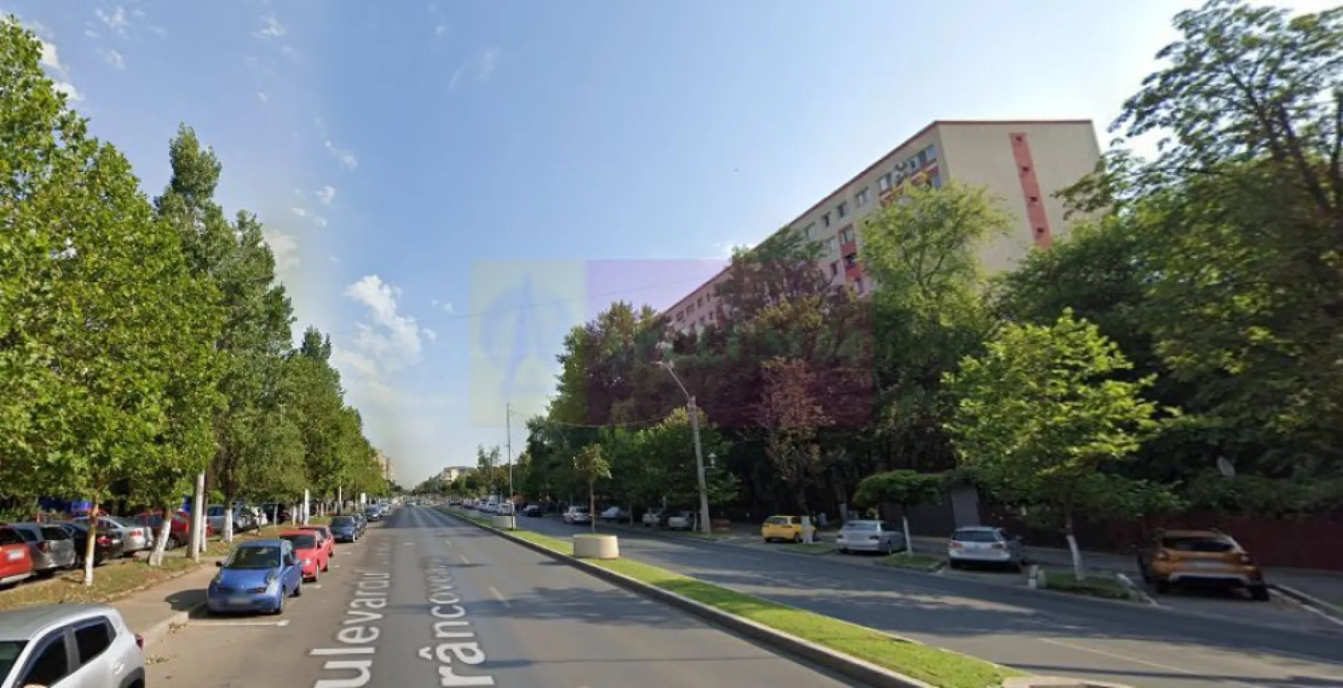 Vanzare apartament de 4 camere in zona Brancoveanu - Va oferim spre vanzare un apartament cu 4 camere, decomandat, la etajul 1/4 situat in Berceni, pe Bulevardul C-tin Brancoveanu. Are orientare S-E, o suprafata totala de 84 mp, iar blocul este construit in anul 1970.
Apartamentul are 2 grupuri sanitare si mai multe spatii de depozitare: o camara aflata in bucatarie, unul pe holul de langa baie si o boxa mare la subsol. Balconul aflat in dreptul dormitorului mare, este stil logie si este inchis cu termopan.
Toate dormitoarele sunt orientate spre Sud.
Apartamentul are montate contoare pentru apa calda si rece, la calorifere si contor electric.
Bloc anvelopat.
Acces rapid catre mijloacele de transport in comun 4 minute de mers pe jos (STB 116, 216. 114, 76, 381) care fac legatura directa cu Metrou tronson 2 (Statia Ctin Brancoveanu sau Piata Sudului).
Magazine de proximitate (Mega, Profi) si centre comerciale (Grand Arena, Hornbach, Decathlon).
In zona sunt scoli gimaziale (Nr 108), liceul Octav Onicescu. Gradinite de stat si private, unitati sanitare, farmacii si banci.
Se accepta credit.
Pentru detalii despre oferta prezentata sau stabilire vizionare, astept cu maxim interes sa ma contactati 0733.683.461.
Agent imobiliar: Dona Camelia
Apulum94 - Un partener de cursa lunga!