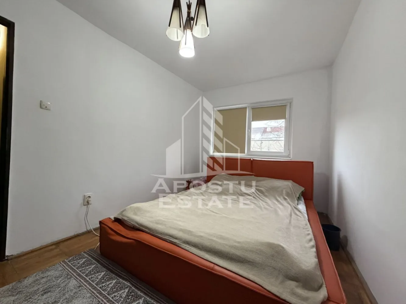 Apartament cu 3 camere,semidecomandat,centrala proprie ,zona Girocului - Apostu Estate va propune spre vanzare un apartament cu 3 camere,semidecomandat ,situat la etajul 4 al unui bloc cu 4 etaje , cu acoperis de tigla, in zona Girocului.
Apartamentul dispune de o suprafata de 64 mp utili+balcon si este compartimentat astfel:
-bucatarie cu debara 
-living cu acces la balcon deschis 
-2 dormitoare 
-baie cu cada si geam 
Confortul termic este asigurat de centrala proprie pe gaz si aparatul de aer conditionat.
Apartamentul se vinde mobilat si utilat ,precum este prezentat in imagini.Disponibilitate imediata.
Va asteptam la o vizionare chiar astazi .
CP2865623