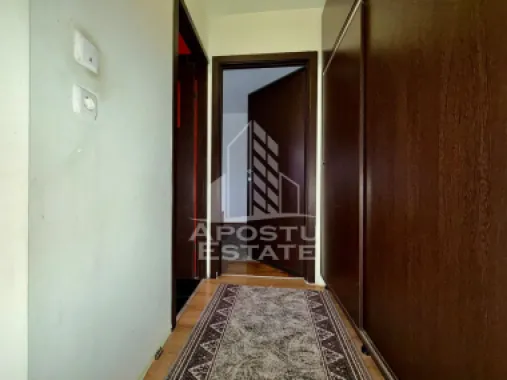Apartament cu 3 camere,semidecomandat,centrala proprie ,zona Girocului