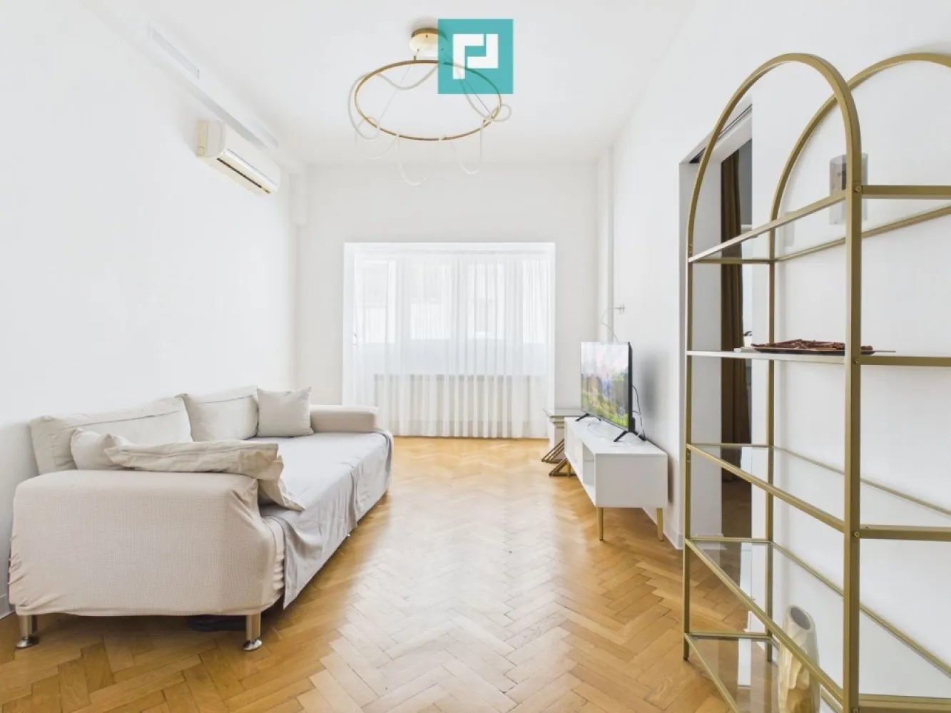 Apartament de 2 camere - Calea Victoriei - Va propunem spre închiriere un apartament modern de 2 camere, situat pe Calea Victoriei, într-o zonă premium, cu acces rapid către restaurante, magazine și mijloace de transport.
Apartamentul are 36 mp utili, este situat la etajul 9 și beneficiază de multă lumină naturală și o priveliște deschisă. Se închiriază complet mobilat, recent renovat și este disponibil imediat.Acesta dispune de centrala termică proprie, living cu bucatarie open-space iar pozitionarea sa este una excelentă, aceasta fiind la bulevard.

Pentru mai multe detalii sau programarea unei vizionări, vă stau la dispoziție:

Ana-Maria Constantin - consultant PropertyLab - 0764071977
ana-maria.constantin@propertylab.ro

CP3035228