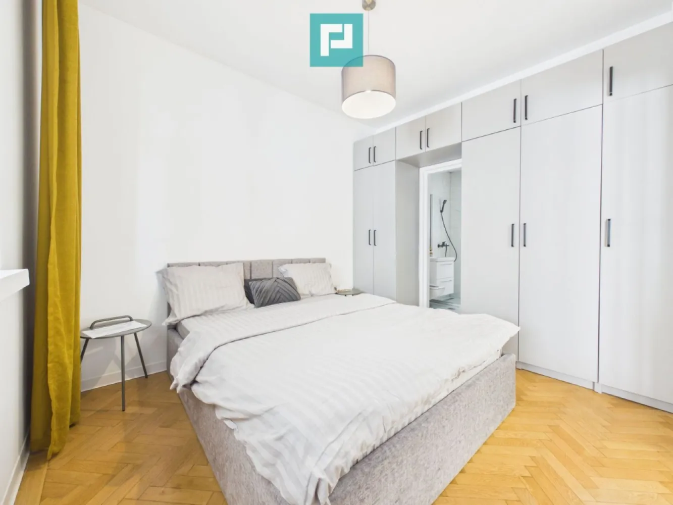 Apartament de 2 camere - Calea Victoriei - Va propunem spre închiriere un apartament modern de 2 camere, situat pe Calea Victoriei, într-o zonă premium, cu acces rapid către restaurante, magazine și mijloace de transport.
Apartamentul are 36 mp utili, este situat la etajul 9 și beneficiază de multă lumină naturală și o priveliște deschisă. Se închiriază complet mobilat, recent renovat și este disponibil imediat.Acesta dispune de centrala termică proprie, living cu bucatarie open-space iar pozitionarea sa este una excelentă, aceasta fiind la bulevard.

Pentru mai multe detalii sau programarea unei vizionări, vă stau la dispoziție:

Ana-Maria Constantin - consultant PropertyLab - 0764071977
ana-maria.constantin@propertylab.ro

CP3035228