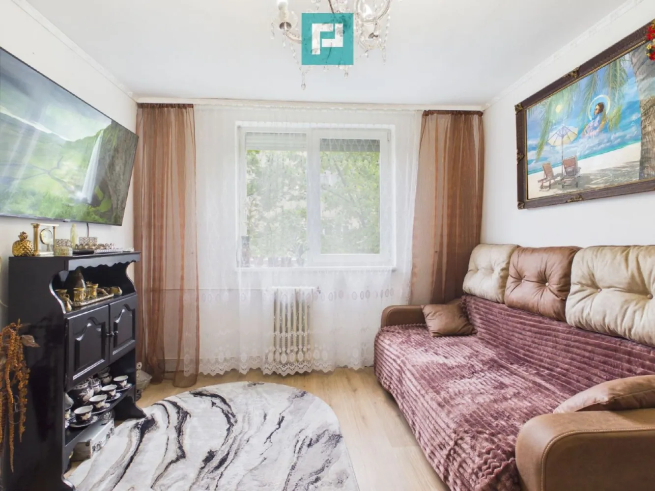 2 camere Rogerius, 33 mp, disponibil imediat - Dacă vrei un apartament accesibil, într-o zonă practică și ușor de valorificat, această variantă de pe Aleea Rogerius merită văzută.

Se vinde apartament semidecomandat, situat la etajul 3, cu suprafață de 33 mp, compus din 2 camere, potrivit pentru locuire sau pentru investiție.

Proprietatea este disponibilă imediat, ceea ce înseamnă că o poți folosi rapid, fie pentru mutare, fie pentru închiriere.

Apartamentul este nemobilat, un avantaj pentru cumpărătorul care vrea să-l amenajeze după propriul gust, fără să piardă timp și bani cu mobilier inutil. În același timp, bucătăria și baia sunt deja mobilate și utilate, deci ai două zone esențiale deja pregătite.

Detalii principale:

2 camere
33 mp
semidecomandat
etaj 3 din 4
finisat clasic
nemobilat
bucătărie mobilată și utilată
baie mobilată și utilată
disponibil imediat

Preț: 67.500 euro

Este o variantă bună pentru:

cuplu tânăr la început
persoană singură care vrea 2 camere, nu garsonieră
investitor care caută un apartament accesibil într-o zonă cunoscută

Dacă vrei un apartament practic, într-o zonă bună din Rogerius, sună și programează o vizionare. La proprietățile corect poziționate, diferența o face viteza de decizie.
Email- alesia.morar@propertylab.ro
tel-0752636517
Cod proprietate-CP3034875