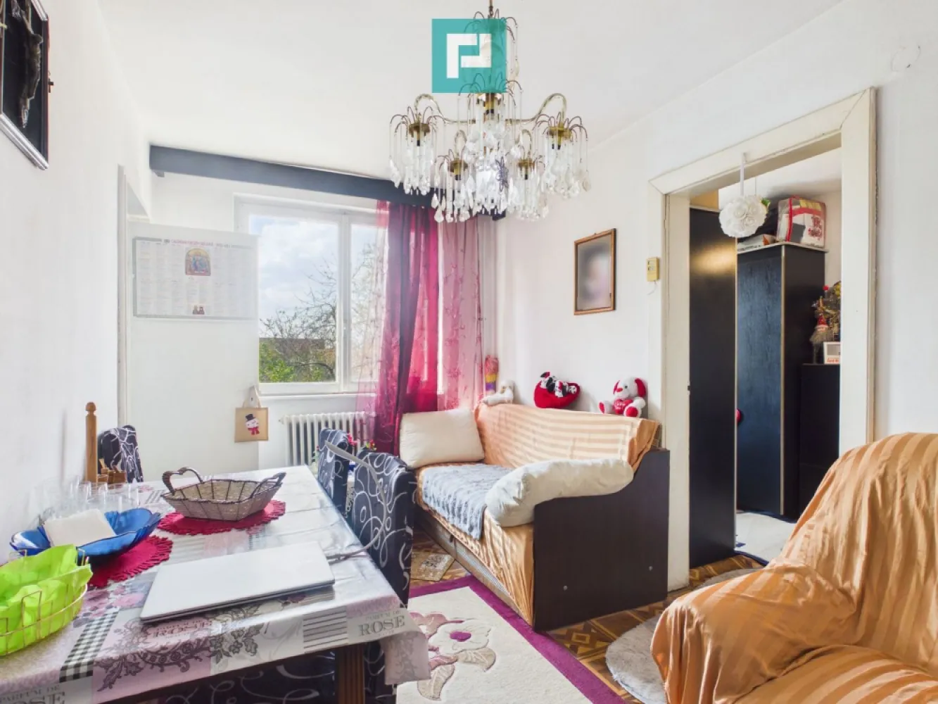 3 camere la super pret – Str. Borsecului - Cauti un apartament cu potential mare la un pret foarte accesibil? Aceasta proprietate situata pe Strada Borsecului 12 este ideala pentru cumparatorii care vor sa isi amenajeze locuinta exact dupa propriul gust sau pentru investitori care cauta randament bun.

Apartamentul are 3 camere si o suprafata utila de 40 mp, fiind situat la etajul 1 – un etaj extrem de cautat si confortabil pentru orice categorie de varsta.

Se preda partial nemobilat si necesita renovare, oferind oportunitatea perfecta de a-l transforma intr-un camin modern fara sa platesti in plus pentru finisaje pe care oricum le-ai schimba.

Puncte forte pentru cumparatorul atent la oportunitati:

pret foarte competitiv pentru apartament cu 3 camere
etaj 1 – usor accesibil si cautat
ideal pentru renovare si personalizare completa
potrivit pentru investitie si inchiriere ulterioara
zona linistita, cu acces rapid la facilitati

Pret: 63.500 euro, usor negociabil.

Daca iti doresti o proprietate cu potential real si buget optim, acest apartament merita vazut. Contacteaza-ma pentru detalii si vizionare.
Email- alesia.morar@propertylab.ro
tel-0752636517
Cod proprietate-CP3034826