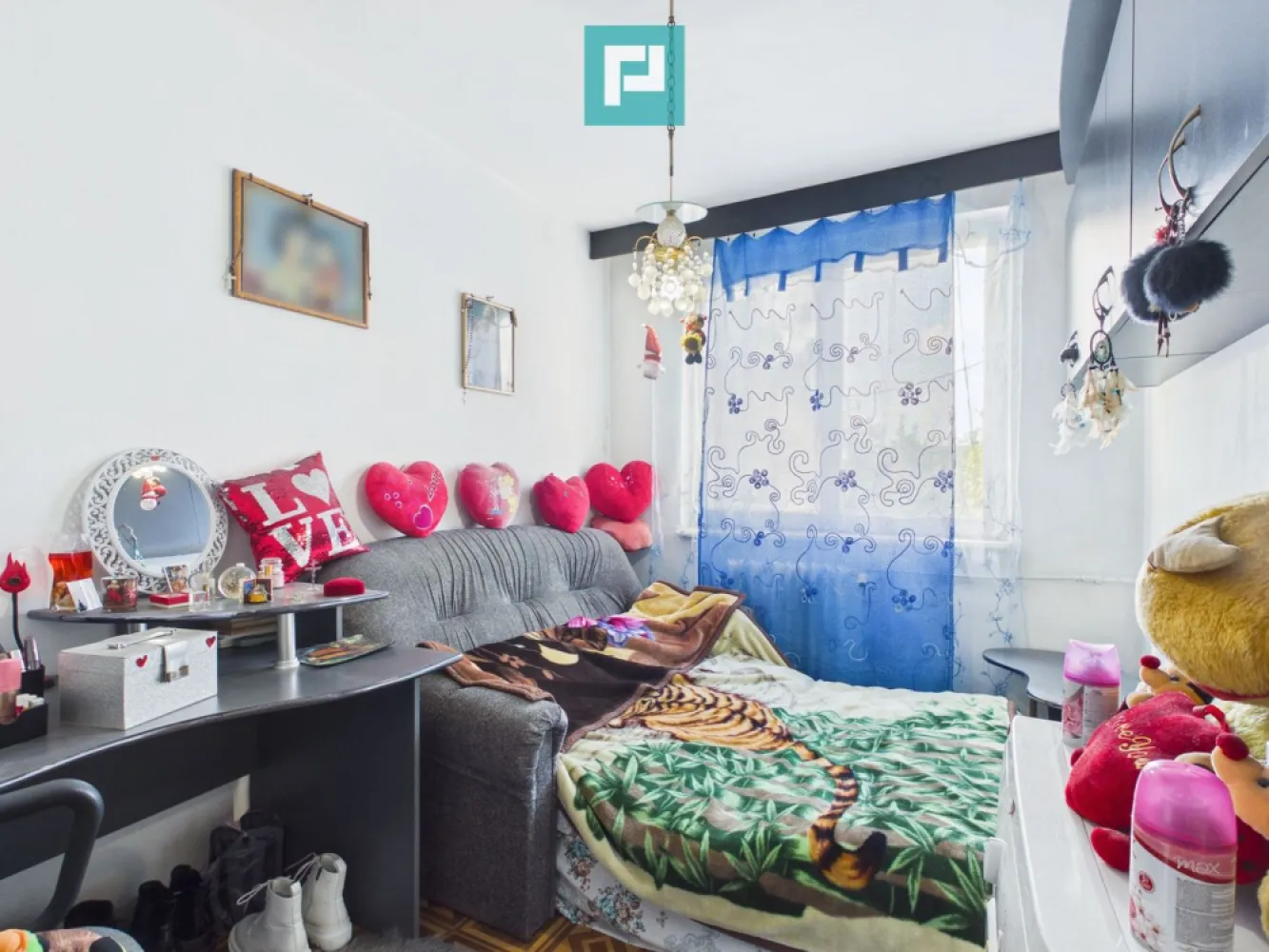 3 camere la super pret – Str. Borsecului - Cauti un apartament cu potential mare la un pret foarte accesibil? Aceasta proprietate situata pe Strada Borsecului 12 este ideala pentru cumparatorii care vor sa isi amenajeze locuinta exact dupa propriul gust sau pentru investitori care cauta randament bun.

Apartamentul are 3 camere si o suprafata utila de 40 mp, fiind situat la etajul 1 – un etaj extrem de cautat si confortabil pentru orice categorie de varsta.

Se preda partial nemobilat si necesita renovare, oferind oportunitatea perfecta de a-l transforma intr-un camin modern fara sa platesti in plus pentru finisaje pe care oricum le-ai schimba.

Puncte forte pentru cumparatorul atent la oportunitati:

pret foarte competitiv pentru apartament cu 3 camere
etaj 1 – usor accesibil si cautat
ideal pentru renovare si personalizare completa
potrivit pentru investitie si inchiriere ulterioara
zona linistita, cu acces rapid la facilitati

Pret: 63.500 euro, usor negociabil.

Daca iti doresti o proprietate cu potential real si buget optim, acest apartament merita vazut. Contacteaza-ma pentru detalii si vizionare.
Email- alesia.morar@propertylab.ro
tel-0752636517
Cod proprietate-CP3034826