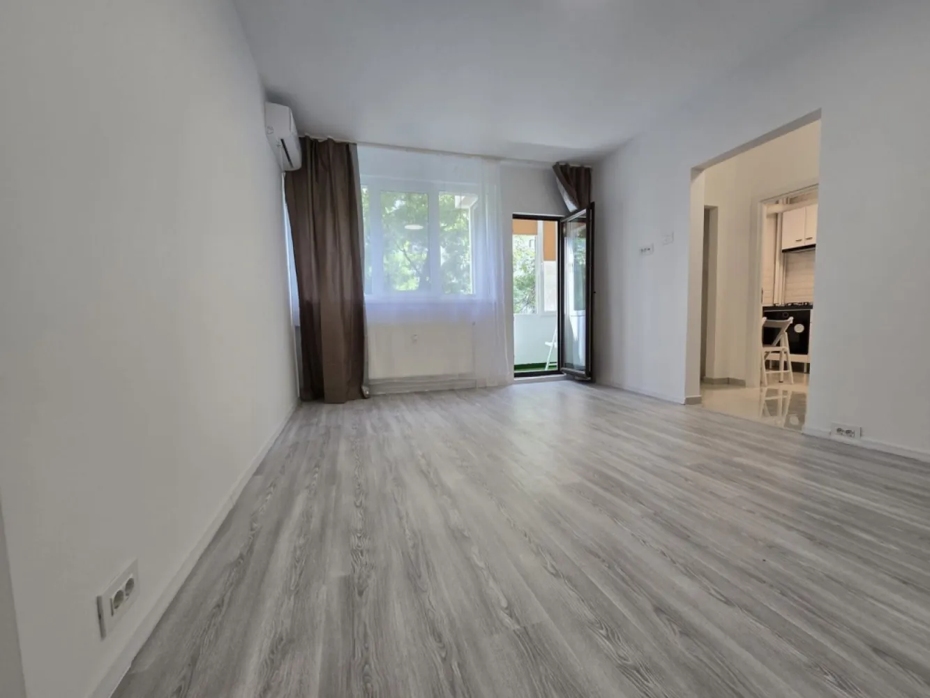 Ion Mihalache Clabucet apartament 2 camere de vanzare - K Imobiliare propune spre vanzare in zona Ion Mihalache Clabucet apartament 2 camere semidecomandate , etaj 3 ,centrala termica renovat , mrecent.