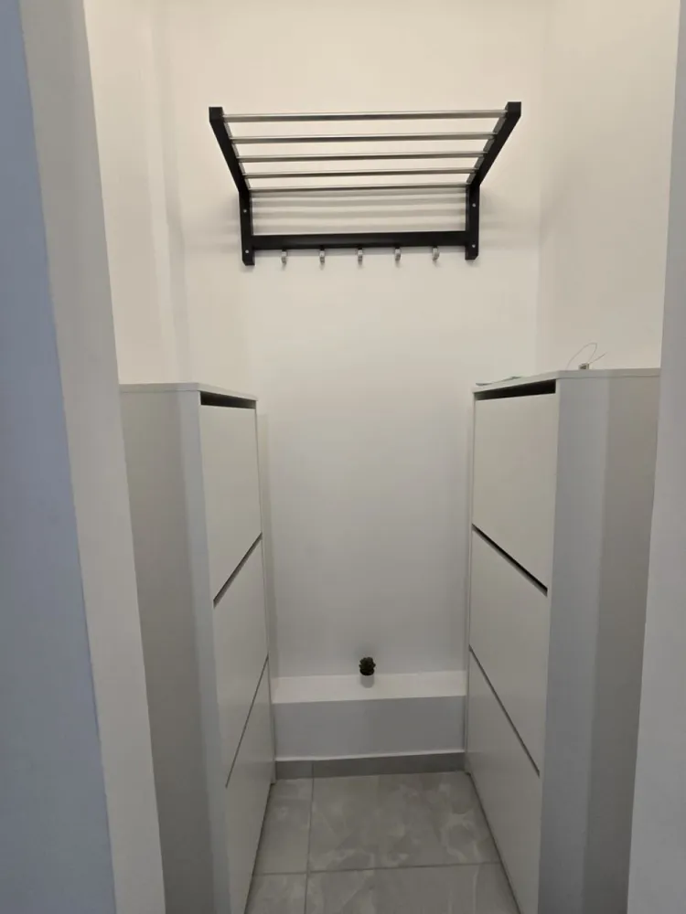 Ion Mihalache Clabucet apartament 2 camere de vanzare - K Imobiliare propune spre vanzare in zona Ion Mihalache Clabucet apartament 2 camere semidecomandate , etaj 3 ,centrala termica renovat , mrecent.