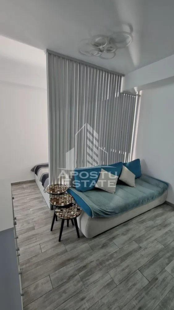 Apartament cu 2 camere , de inchiriat,Bloc nou,Iosefin,Timisoara - Agentia imobiliara APOSTU ESTATE va propune spre inchiriere un apartament cu 2 camere, spatios si luminos, situat in zona Iosefin o zona linistita si bine pozitionata din Timisoara, potrivit pentru cupluri,familii, sau studenti care isi doresc o locuinta unde sa se simta confortabil si cu acces facil catre scoli, statii de autobuz, supermarketuri , magazine de zona, parcuri.

Suprafata utila: 50mp
Compartimentare eficienta:
-Hol de acces generos
-Bucatarie complet mobilata si utilata, cu loc de luat masa
-Living luminos si spatios
-Dormitor mobilat si utilat
-Baie prevazuta cu cada

Confort si facilitati:
-Incalzirea apartamentului: centrala proprie cu încălzire in pardoseala 
-Apartamentul este complet mobilat si utilat
-Se accepta animale de companie de talie mica de catre proprietar
-Loc de parcare inclus in pret 

Localizare:
-Timis,Timisoara, zona Iosefin – acces facil spre magazine, supermarketul Lidl, scoli, parcuri si mijloace de transport in comun.
Ideal pentru:
-Familii
-Cupluri
-Studenti
Pret chirie lunara: 600 euro ( negociabil)
Programeaza o vizionare pentru a-ti putea imagina viitorul aici!
ID intern: CP3174173