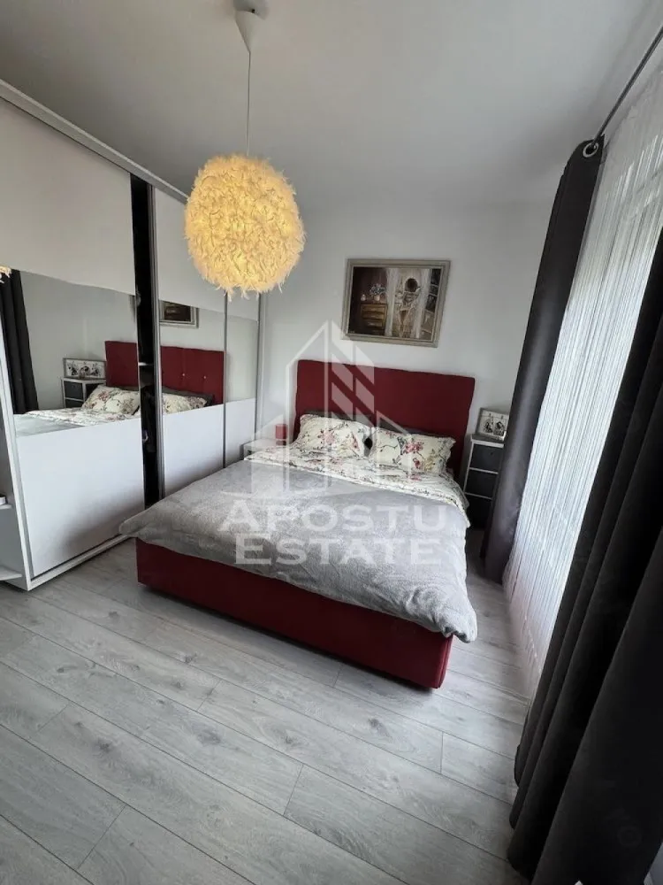 Apartament 2 camere ,de inchiriat ,Dumbravita - in spare la Decathlon - Agentia imobiliara APOSTU ESTATE va propune spre inchiriere un apartament cu 2 camere, spatios si luminos, o zona linistita si bine pozitionata din Dumbravita , potrivit pentru cupluri,familii, sau studenti care isi doresc o locuinta unde sa se simta confortabil si cu acces facil catre scoli, statii de autobuz, supermarketuri , magazine de zona, parcuri.

Suprafata utila: 48 mp
Compartimentare eficienta:
-Hol de acces generos
-Bucatarie complet mobilata si utilata, cu loc de luat masa
-Living luminos si spatios
-Dormitor mobilat si utilat
-Baie prevazuta cu cada

Confort si facilitati:
-Incalzirea apartamentului: centrala proprie 
-Apartamentul este complet mobilat si utilat
-Se accepta catelus de talie mica de catre proprietar
-Loc de parcare inclus in pret 
Localizare:
-Timis,Dumbravita – acces facil spre magazine, supermarketul Auchan,scoli, parcuri si mijloace de transport in comun.

Ideal pentru:
-Familii
-Cupluri
-Studenti

Pret chirie lunara: 470 EURO
Programeaza o vizionare pentru a-ti putea imagina viitorul aici!
ID intern: CP3174219