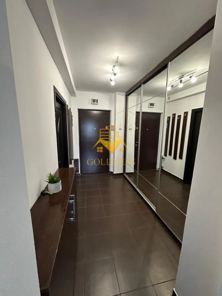 2 camere, decomandate, modern, Zona Piata Abator, BLVD Bucuresti - GOLDNESS Imobiliare vă propune spre închiriere un apartament cu 2 camere complet mobilat și utilat, la etajul 8 într-un imobil de 11 etaje, în Cartierul Marasti.
Posibilitate de parcare in zona !
Se află în apropierea stațiilor de transport în comun, magazine, restaurante, spații verzi, farmacii, etc. 

Apartamentul este compartimentat astfel:
 - dormitor cu pat matrimonial, dressing, noptiere
 - living cu canapea extensibila, spatiu pentru depozitare, tv
 - bucatarie complet mobilata, utilata, loc de luat masa
 - baie cu cada, calorifer port prosop și dulap pentru depozitare.

Imobilul este dotat cu toate cele necesare- centrală proprie, frigider, aragaz, hotă, mașină de spălat haine, etc. 

Dacă sunteți interesați de acest apartament și doriți să îl vizionați, dar și pentru alte oferte nu ezitați să ne contactați telefonic sau prin e-mail. Vă stăm la dispoziție!
Pentru intermediere se percepe un comision de 50% din prețul chiriei!