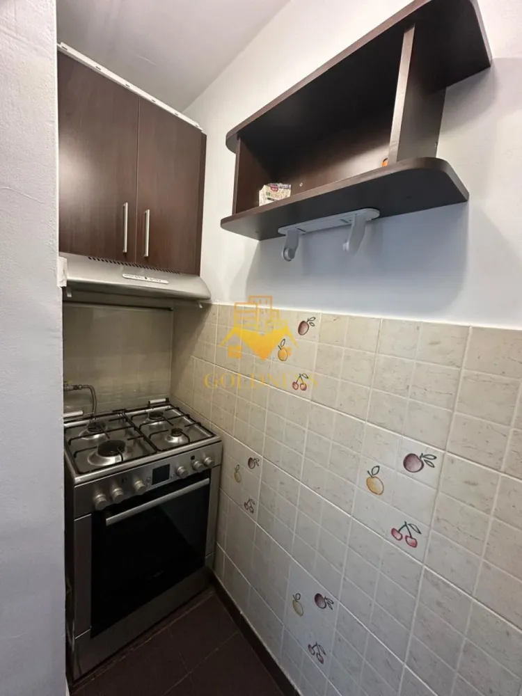 2 camere, decomandate, modern, Zona Piata Abator, BLVD Bucuresti - GOLDNESS Imobiliare vă propune spre închiriere un apartament cu 2 camere complet mobilat și utilat, la etajul 8 într-un imobil de 11 etaje, în Cartierul Marasti.
Posibilitate de parcare in zona !
Se află în apropierea stațiilor de transport în comun, magazine, restaurante, spații verzi, farmacii, etc. 

Apartamentul este compartimentat astfel:
 - dormitor cu pat matrimonial, dressing, noptiere
 - living cu canapea extensibila, spatiu pentru depozitare, tv
 - bucatarie complet mobilata, utilata, loc de luat masa
 - baie cu cada, calorifer port prosop și dulap pentru depozitare.

Imobilul este dotat cu toate cele necesare- centrală proprie, frigider, aragaz, hotă, mașină de spălat haine, etc. 

Dacă sunteți interesați de acest apartament și doriți să îl vizionați, dar și pentru alte oferte nu ezitați să ne contactați telefonic sau prin e-mail. Vă stăm la dispoziție!
Pentru intermediere se percepe un comision de 50% din prețul chiriei!