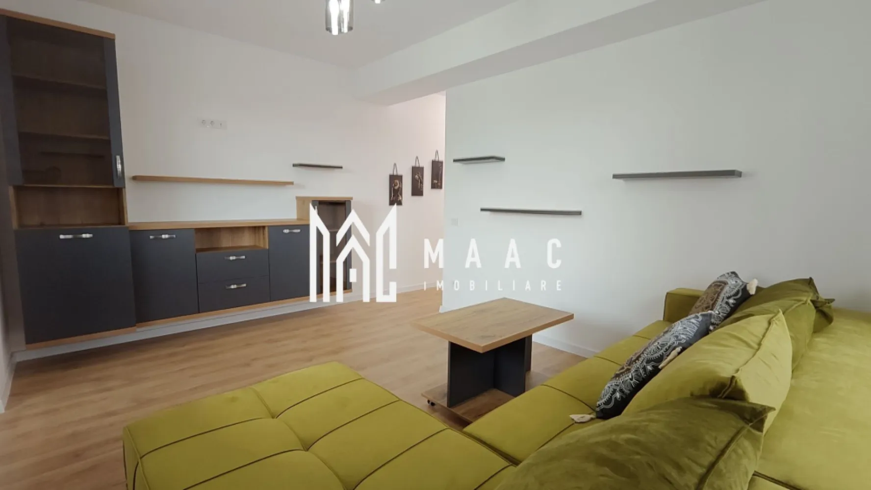 Apartament 3 camere decomandat | Nord-Vest Sibiu | 70 mp, 2 băi, parcare - Apartament cu 3 camere decomandat de închiriat în zona Nord-Vest din Sibiu, pe Calea Șurii Mici, cu 70 mp utili, 2 băi, 2 balcoane și loc de parcare. Proprietatea este la prima închiriere, într-un imobil finalizat în 2023, și se oferă mobilată și utilată.

Detalii proprietate:
• Suprafață utilă: 70 mp (suprafață construită 84 mp)
• Compartimentare: living cu acces către balcon, 2 dormitoare, bucătărie închisă, 2 băi și hol de acces
• Etaj 1 din 6
• Bloc construit în 2023, construcție finalizată
• Stare interioară: finisat modern
• 2 balcoane
• Mobilat și utilat
• Al doilea dormitor poate fi mobilat în funcție de necesitățile chiriașului
• 1 loc de parcare inclus
• Confort 1

Apartamentul este amplasat pe Calea Șurii Mici, în zona Nord-Vest a Sibiului. Compartimentarea decomandată, cele 2 băi și cele 2 balcoane oferă o separare clară a spațiului de zi față de zona de odihnă, cu funcționalitate bună pentru locuire de zi cu zi.

Cod anunț CP3174240. Contactați-ne pentru o vizionare și pentru detalii suplimentare despre această proprietate disponibilă spre închiriere.