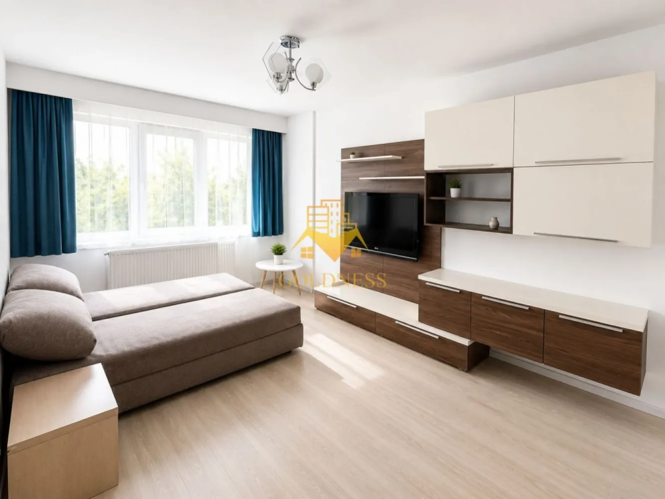 2 camere, decomandate, modern, Zona Piata Abator, BLVD Bucuresti - GOLDNESS Imobiliare vă propune spre închiriere un apartament cu 2 camere complet mobilat și utilat, la etajul 8 într-un imobil de 11 etaje, în Cartierul Marasti.
Posibilitate de parcare in zona !
Se află în apropierea stațiilor de transport în comun, magazine, restaurante, spații verzi, farmacii, etc. 

Apartamentul este compartimentat astfel:
 - dormitor cu pat matrimonial, dressing, noptiere
 - living cu canapea extensibila, spatiu pentru depozitare, tv
 - bucatarie complet mobilata, utilata, loc de luat masa
 - baie cu cada, calorifer port prosop și dulap pentru depozitare.

Imobilul este dotat cu toate cele necesare- centrală proprie, frigider, aragaz, hotă, mașină de spălat haine, etc. 

Dacă sunteți interesați de acest apartament și doriți să îl vizionați, dar și pentru alte oferte nu ezitați să ne contactați telefonic sau prin e-mail. Vă stăm la dispoziție!
Pentru intermediere se percepe un comision de 50% din prețul chiriei!