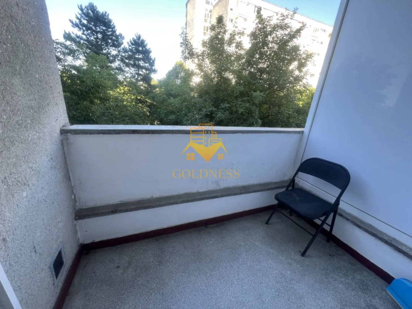 1 camera, Gheorgheni, Iulius Mall, FSEGA, Unirii, Lidl, Detunata - GOLDNESS Imobiliare vă propune spre închiriere un apartament cu o camera complet mobilat și utilat, la etajul 3 într-un imobil de 10 etaje, în Cartierul Gheorgheni
Se află în apropierea stațiilor de transport în comun, magazine, restaurante, spații verzi, farmacii, etc. 

 Apartamentul este compartimentat astfel :
 - o camera cu canapea extensibila, dulap, birou cu scaun, loc de servit masa
 - baie cu cada , calorifer port prosop și dulap pentru depozitare.
 -bucatarie decomandata cu aragaz, hota, 
 - balcon 5 mp

Imobilul este dotat cu toate cele necesare- termoficare, frigider, aragaz, hotă, mașină de spălat haine, etc. 

Dacă sunteți interesați de acest apartament și doriți să îl vizionați, dar și pentru alte oferte nu ezitați să ne contactați telefonic sau prin e-mail. Vă stăm la dispoziție!
Pentru intermediere se percepe un comision de 50% din prețul chiriei!
