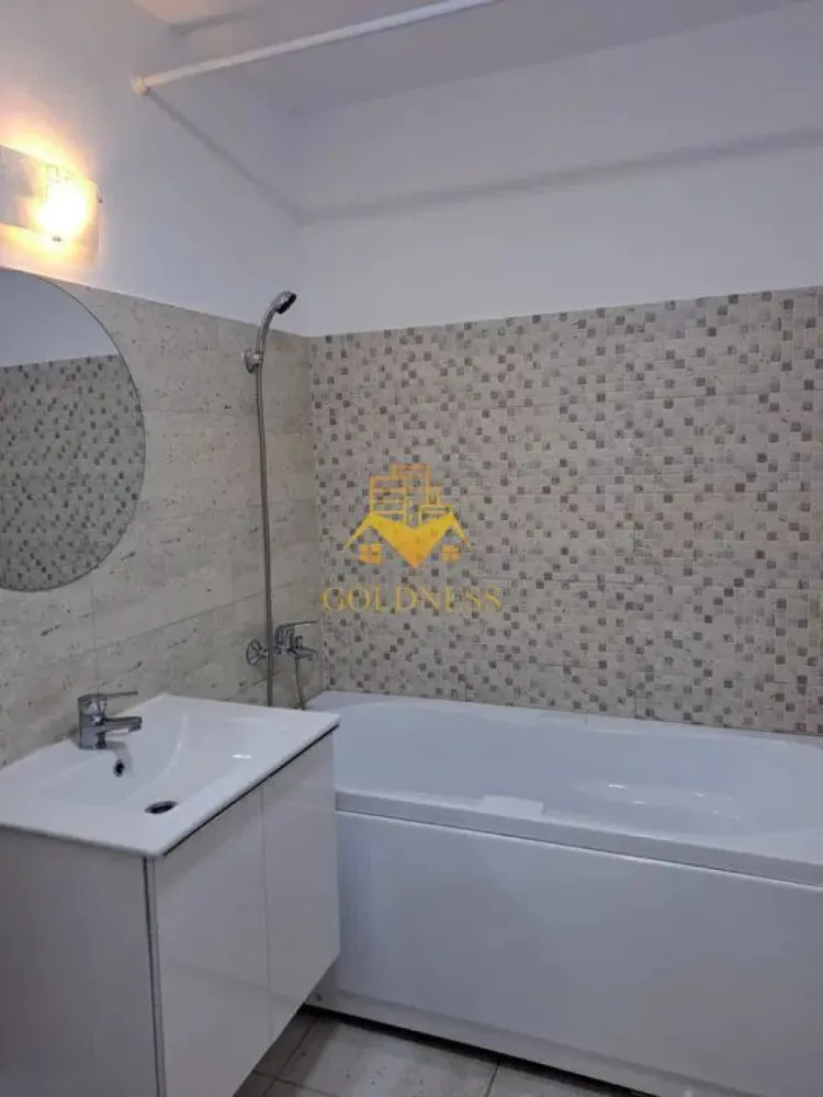 3 camere decomandate, Modern, UMF, UTCN, USAMV, Zorilor - GOLDNESS Imobiliare vă propune spre închiriere un apartament cu 2 camere complet mobilat și utilat, la etajul 2 într-un imobil de 4 etaje, în Cartierul Zorilor.
Posibilitate de parcare langa bloc!
Se află în apropierea stațiilor de transport în comun, magazine, restaurante, spații verzi, farmacii, etc. 

Apartamentul este compartimentat astfel:
 - dormitor cu pat matrimonial, dulap, noptiere
 - camera cu canapea extensibila, dulap, birou
 - living cu canapea extensibila, pat matrimonial, dulap
 - bucatarie complet utilată și mobilată, loc de servit masa 
 - baie cu cada, calorifer port prosop și dulap pentru depozitare.
 - baie de serviciu.
 - doua balcoane fiecare de 5 mp

Imobilul este dotat cu toate cele necesare- centrală proprie, frigider, aragaz, hotă, mașină de spălat haine, etc. 

Dacă sunteți interesați de acest apartament și doriți să îl vizionați, dar și pentru alte oferte nu ezitați să ne contactați telefonic sau prin e-mail. Vă stăm la dispoziție!
Pentru intermediere se percepe un comision de 50% din prețul chiriei!