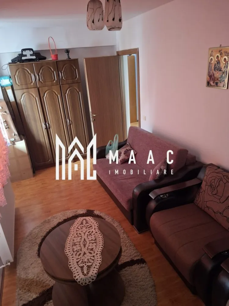 Apartament 3 camere decomandat | Terezian, Sibiu | 70 mp, parcare, 2 băi - Apartament cu 3 camere decomandat, situat în zona Terezian din Sibiu, cu 70 mp utili, 2 băi și loc de parcare subteran. Proprietatea este potrivită pentru locuire și pentru cei care caută o compartimentare practică, într-un imobil construit în 2011.

Detalii proprietate:
• Suprafață utilă: 70 mp
• Compartimentare: decomandat
• Configurație: living, 2 dormitoare, bucătărie separată, 2 băi
• Baie principală cu cadă cu hidromasaj și bideu
• Baie de serviciu cu cabină de duș și zonă de lavanderie
• Parter înalt, într-un imobil cu 4 etaje
• An construcție: 2011
• Stare interior: necesită renovare
• Status construcție: finisat
• Orientare: Sud-Est
• Confort 2
• Loc de parcare subteran, proprietate personală
• Debara aferentă locului de parcare

Zonă și acces:
Apartamentul este amplasat în Terezian, cu stație de autobuz la aproximativ 100 m și acces rapid către ieșirea spre autostradă. În apropiere se regăsesc magazine, școli, grădinițe și alte puncte de interes, iar poziționarea oferă conexiune bună către principalele artere ale orașului.

Contactați-ne pentru o vizionare și menționați Cod anunț CP3174191.
