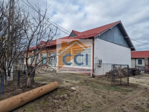 Se oferă spre vânzare / închiriere clădire cu spațiu comercial