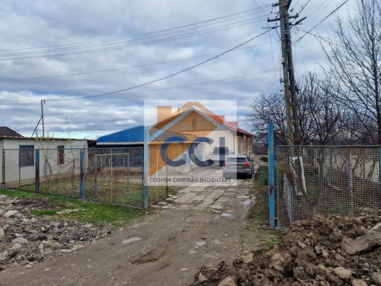 Se oferă spre vânzare / închiriere clădire cu spațiu comercial