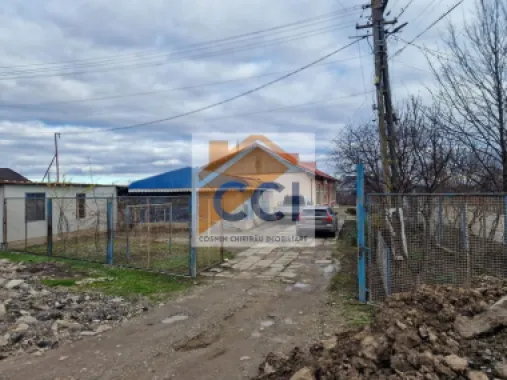 Se oferă spre vânzare / închiriere clădire cu spațiu comercial