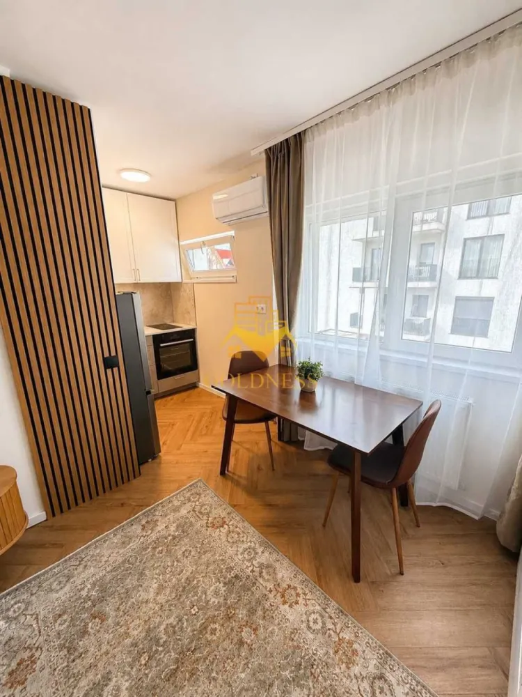 1 camera, Marasti, Premium, The Office, 21 Dec, Bucuresti, Sighismund - GOLDNESS Imobiliare vă propune spre închiriere un apartament cu 1 camere complet mobilat și utilat, la etajul 4 într-un imobil de 4 etaje, în Cartierul Marasti, zona The Office.
Posibilitatea de parcare în zona la liber.
Se află în apropierea stațiilor de transport în comun, magazine, restaurante, spații verzi, farmacii, etc. 

Apartamentul este compartimentat astfel:
 - camera cu pat matrimonial, dressing, noptiere
 - baie cu cabina de dus, calorifer port prosop și dulap pentru depozitare.
 - bucătărie complet utilată și mobilată, loc de servit masa 

Dotari: 
* Aer conditionat
* Masina de spalat rufe
* Cuptor electric. plita pe inductie + hota
* Espressor de cafea
* Vesela si ustensile de bucatarie

Dacă sunteți interesați de acest apartament și doriți să îl vizionați, dar și pentru alte oferte nu ezitați să ne contactați telefonic sau prin e-mail. Vă stăm la dispoziție!
Pentru intermediere se percepe un comision de 50% din prețul chiriei!