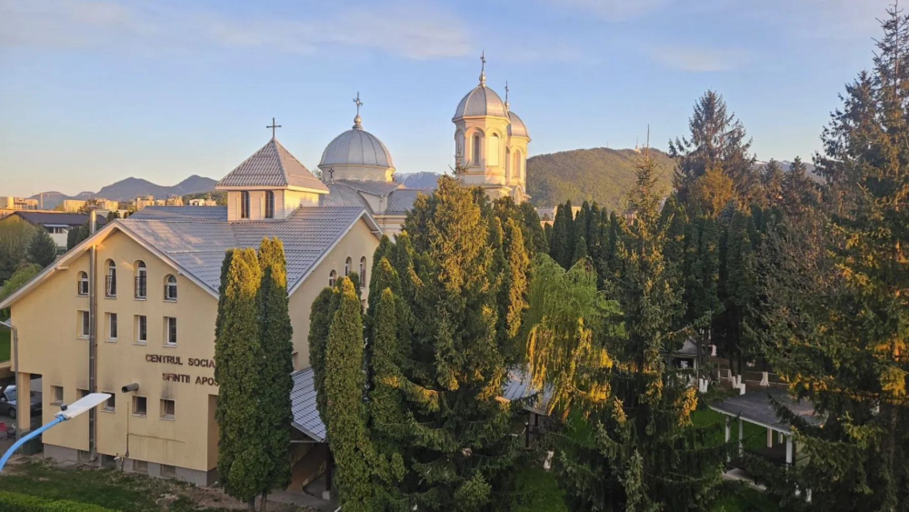 Zona centrala, garsoniera in vila - Euro Dome Imobiliare propune spre inchiriere o garsoniera situata intr-o vila cu 3 apartamente, intr-o zona rezidentiala de case, str Vulcan..Garsoniera se inchiriaza mobilata si utilata complet. Libera.
